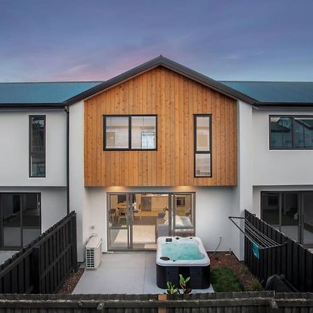 Stylish Townhouse With Hot Tub Apartamento Christchurch Exterior foto