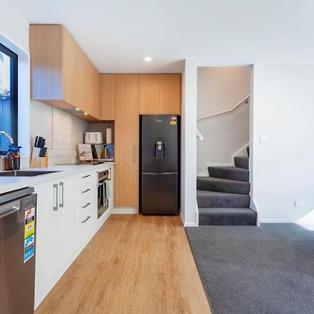 Stylish Townhouse With Hot Tub Apartamento Christchurch Exterior foto