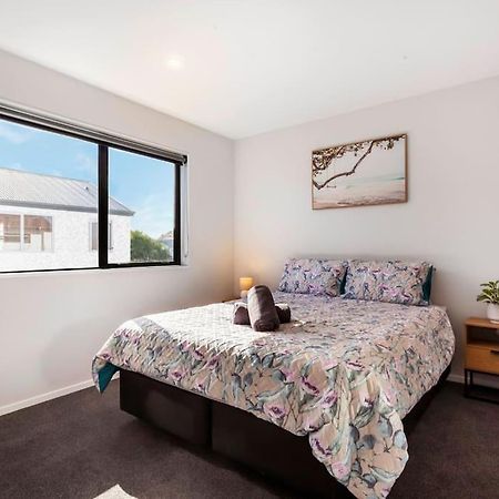 Stylish Townhouse With Hot Tub Apartamento Christchurch Exterior foto