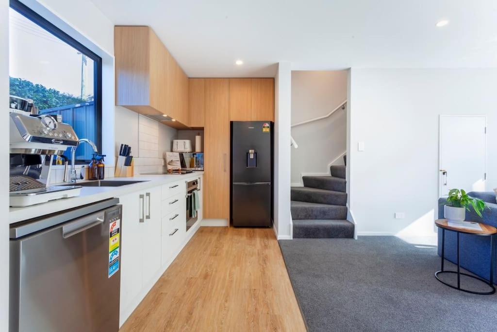 Stylish Townhouse With Hot Tub Apartamento Christchurch Exterior foto