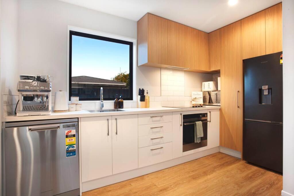 Stylish Townhouse With Hot Tub Apartamento Christchurch Exterior foto