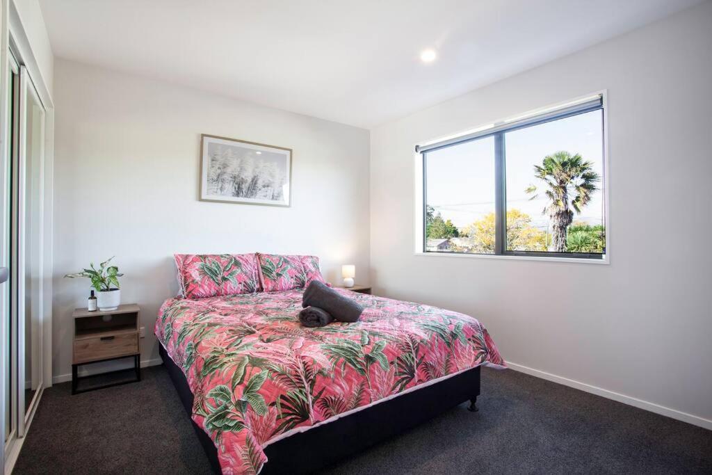 Stylish Townhouse With Hot Tub Apartamento Christchurch Exterior foto