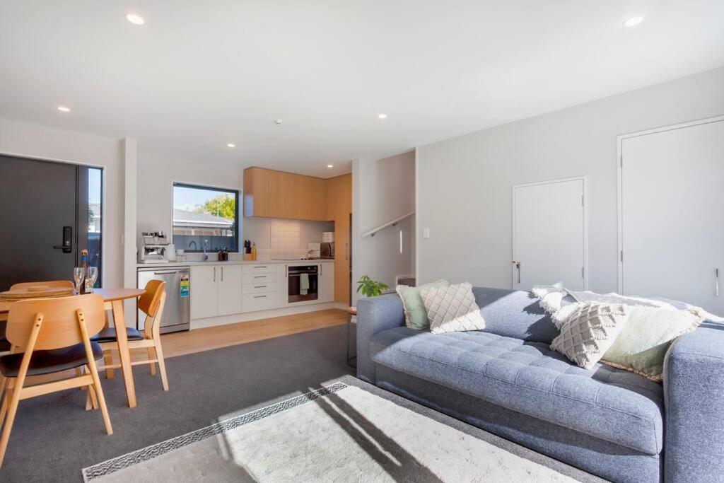Stylish Townhouse With Hot Tub Apartamento Christchurch Exterior foto