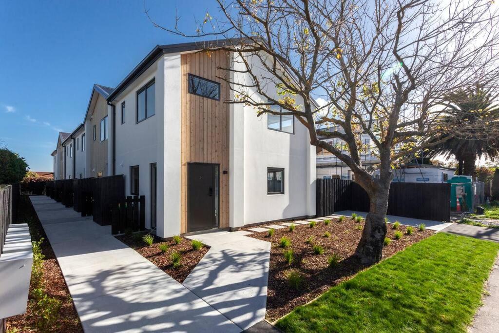 Stylish Townhouse With Hot Tub Apartamento Christchurch Exterior foto